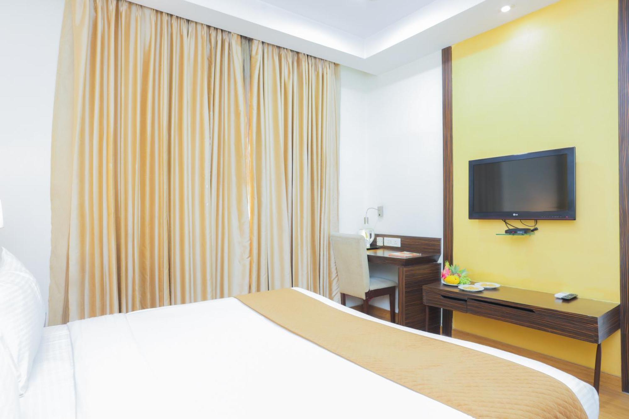 Hyphen Premier-Business Hotel 密拉特 外观 照片