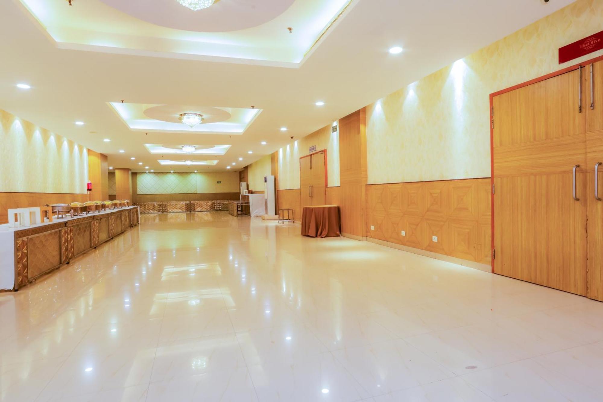 Hyphen Premier-Business Hotel 密拉特 外观 照片